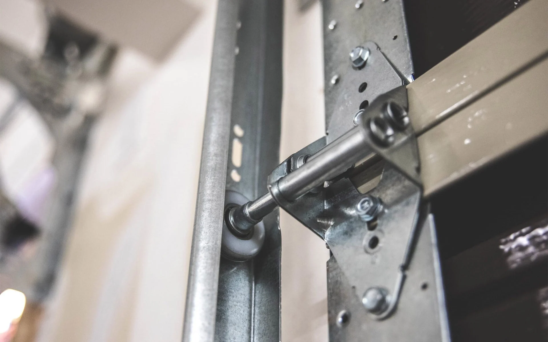 Double-Sealed Low Temp Roller Mechanism